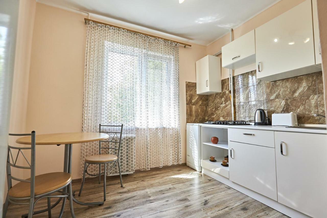 Babylon Apartments On Kievskaya Street 리우네 외부 사진