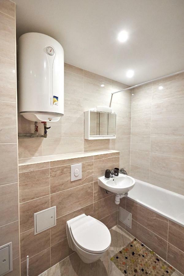 Babylon Apartments On Kievskaya Street 리우네 외부 사진
